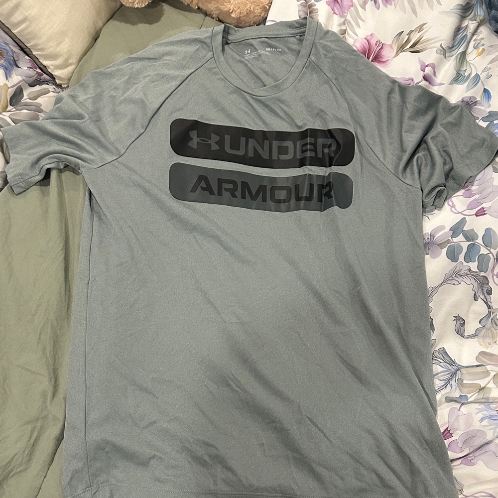 Under Armour Light Gray Short Sleeve Tee